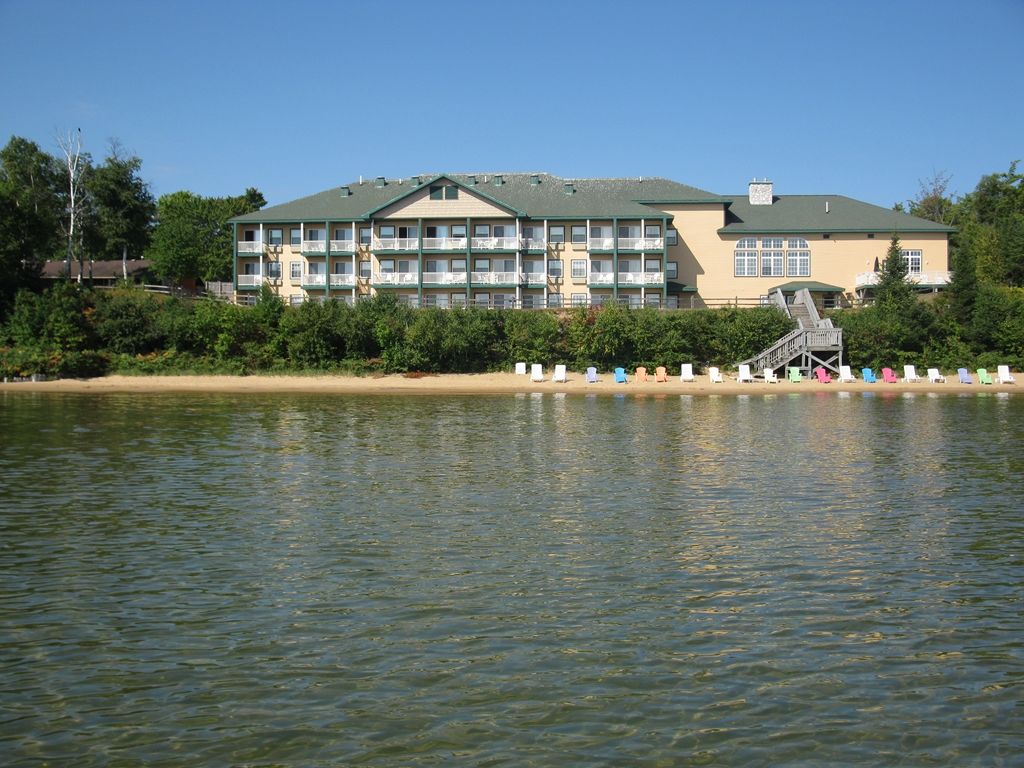 Magnuson Grand Lakefront Paradise Exterior photo